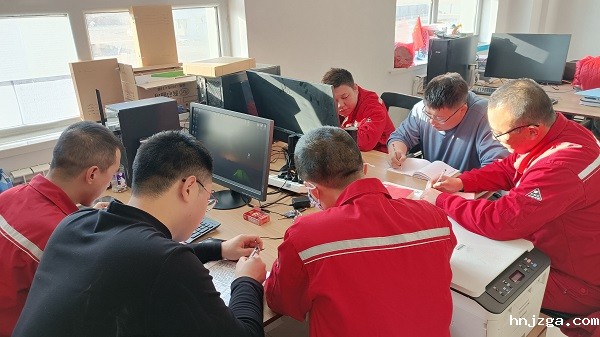 生产技术部业务主管李阳参加部门组织学习.jpg